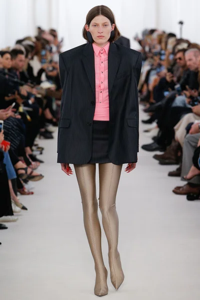 Look 10